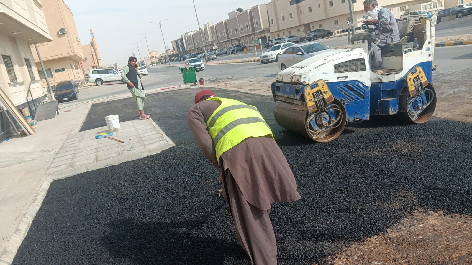 مشروع رصف أسفلت احترافي في الرياض